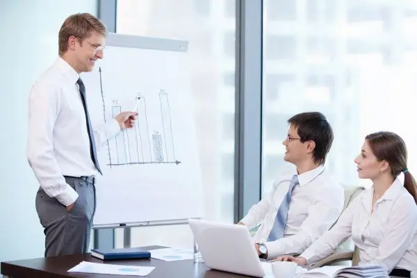 Erfolgreicher Geschäftsmann mit MLM Software